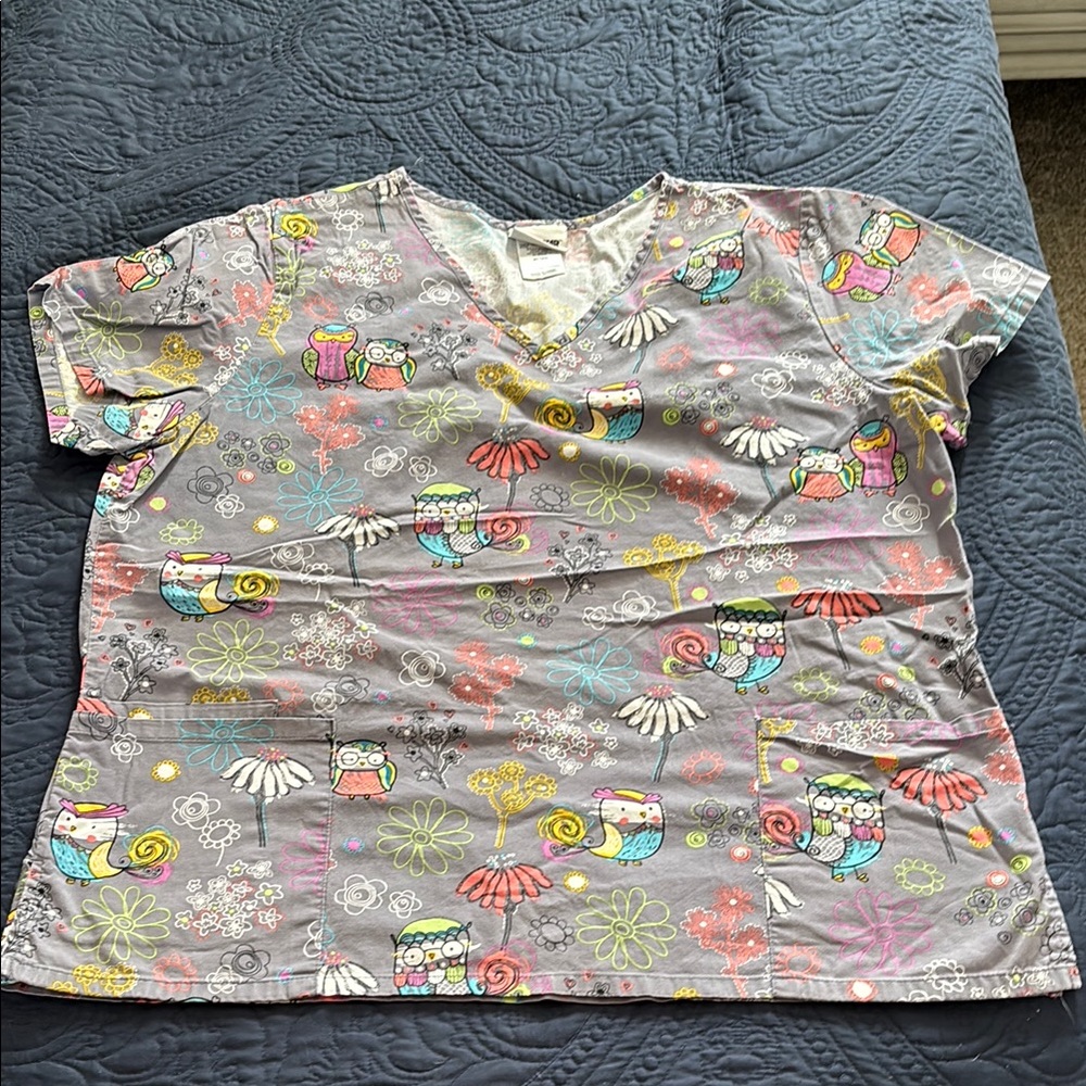 Gray Short Sleeve scrub top with Owls